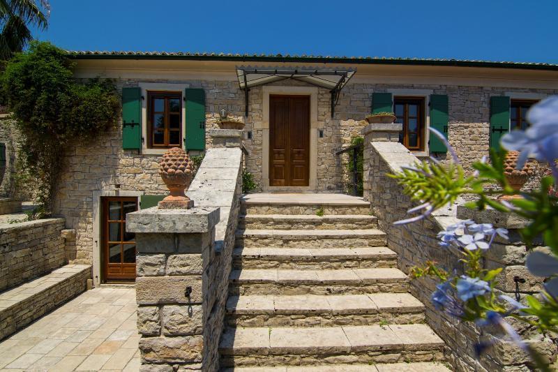 Kiparissi Villa Kourtaiika Exterior photo